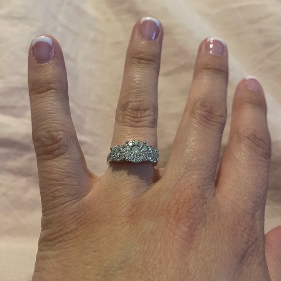 Meet your Posher, Kayla - Picture 2 of 3